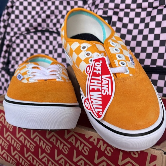 Vans WMNS Comfycush Authent (Checker) Zinnia/True Wht
VN0A3WM7VNC
Sneakers - Picture 7 of 16